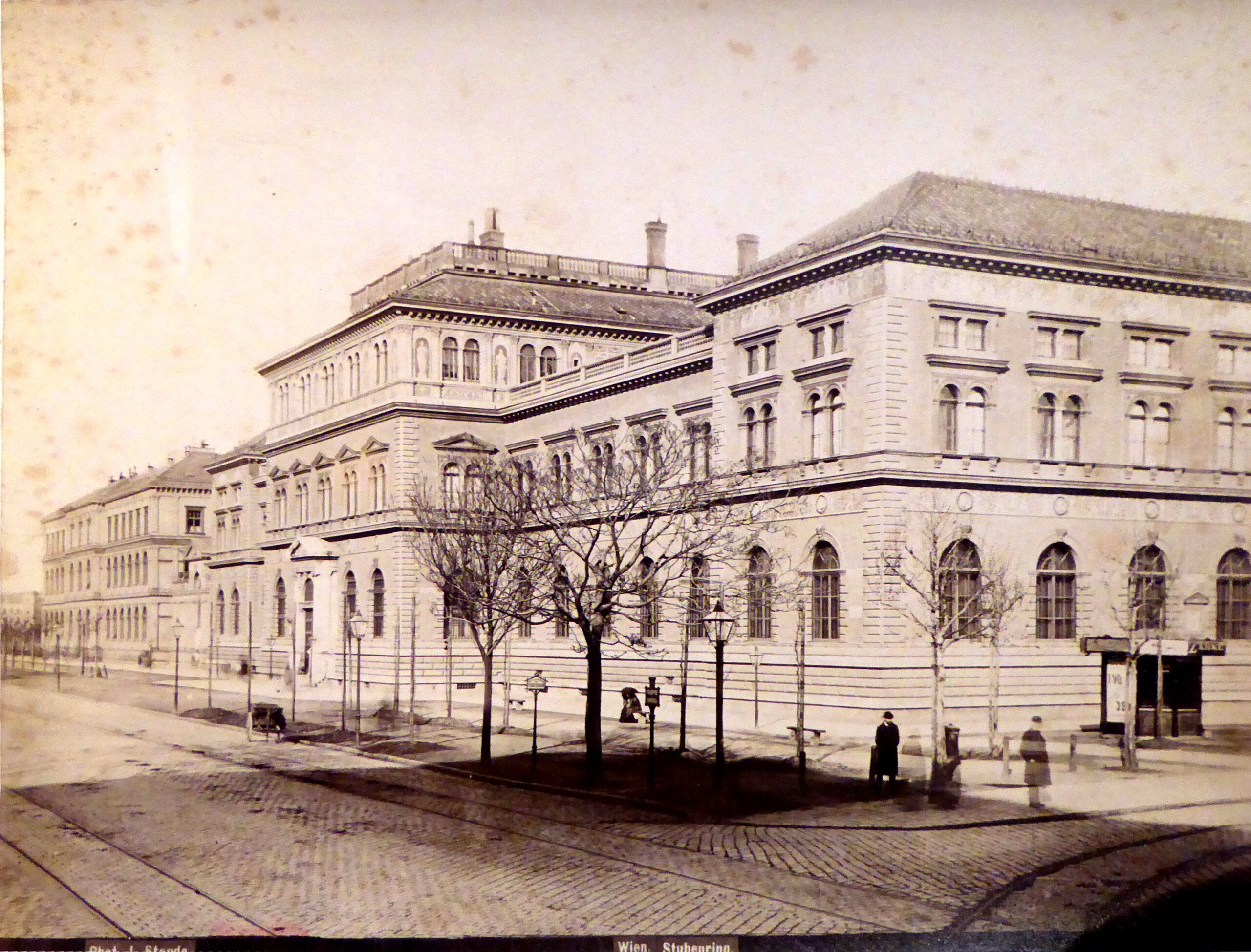 Heinrich von Ferstel, k.k. Museum für Kunst und Industrie (vorne); Kunstgewerbeschule (hinten), 1963 ff. (c) wien.gv.at