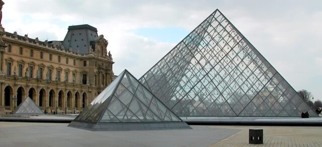 Yeoh Ming Pei, Hauptzugang des Louvre, Paris, 1985-89 (c) Wiki Commons