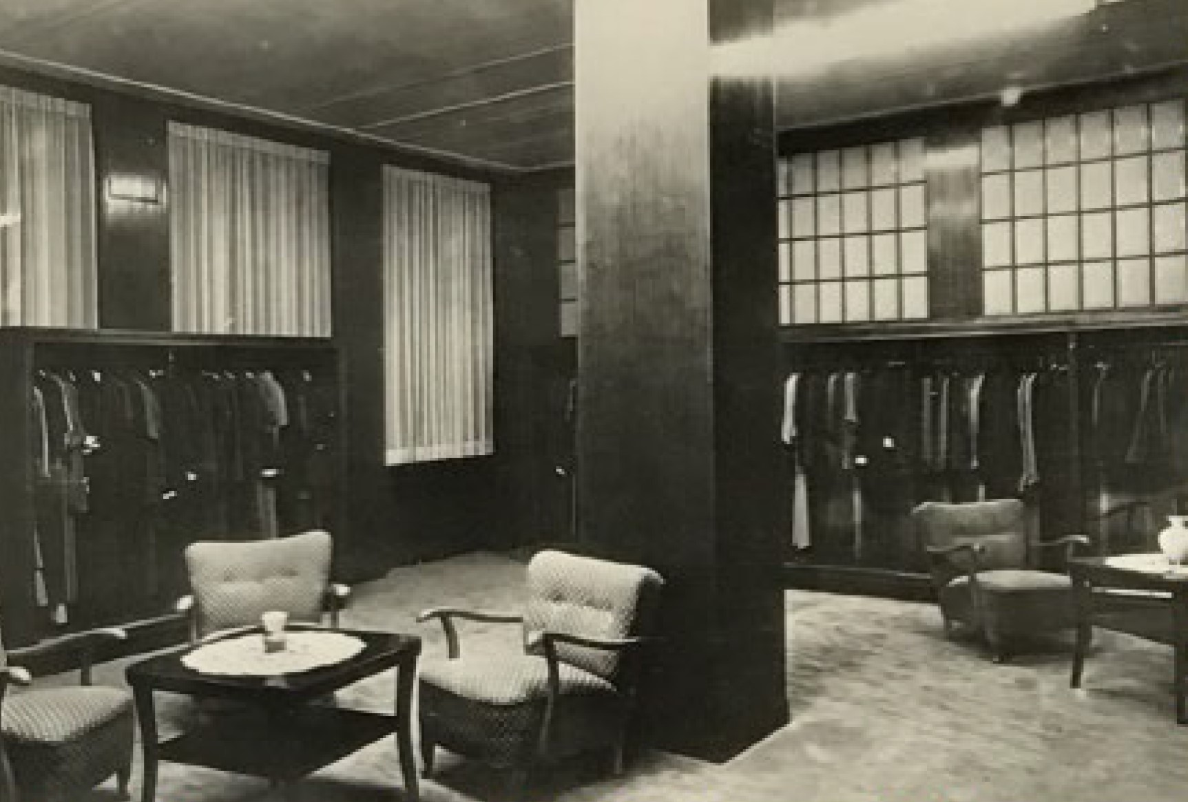 Damenabteilung im Kaufhaus Horten in Duisburg 1948 (c) Hoeres, RWWA 562-134-7, Rheinisch Westfälisches Wirtschaftsarchiv Köln.