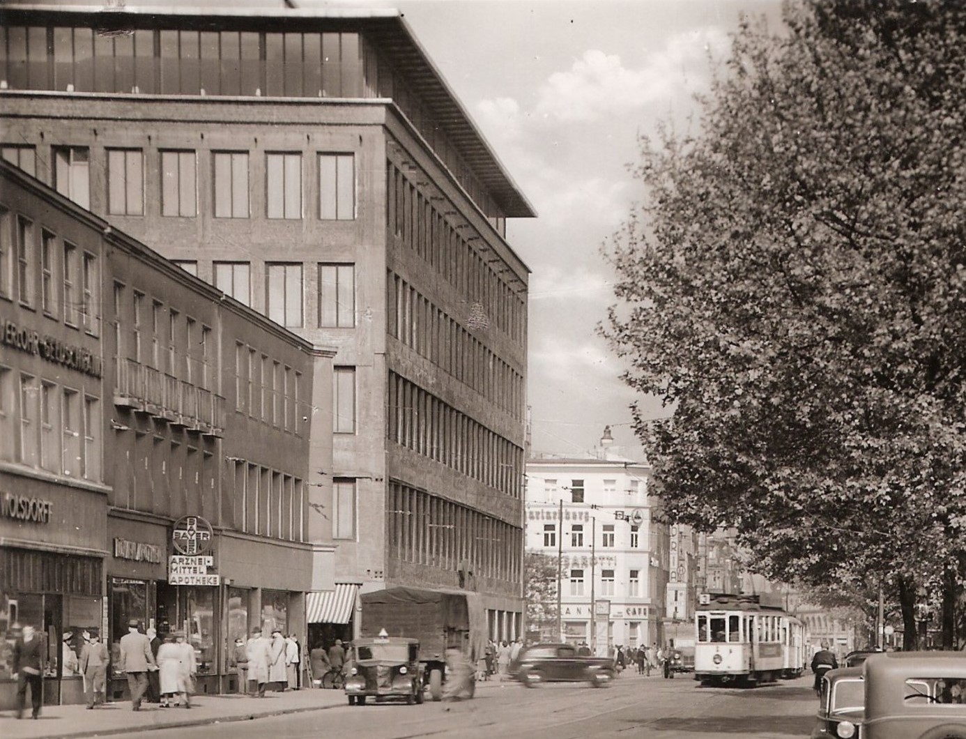 Emil Fahrenkamp, Kaufhaus Horten, Duisburg, 1948 (c) lokalkompass-de, Stausberg