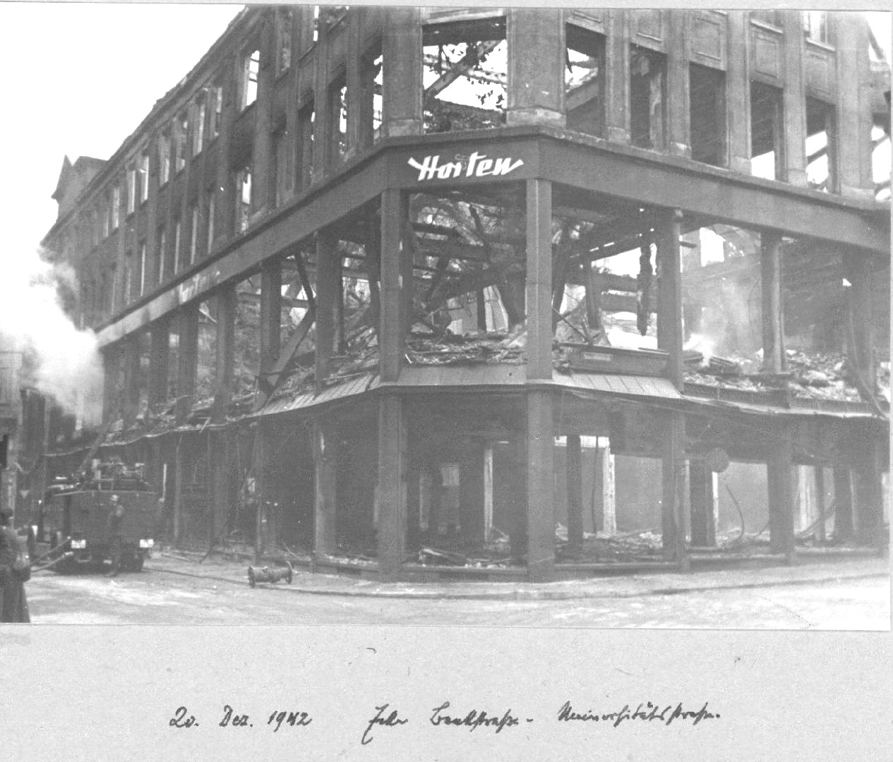Kaufhaus Horten , Duisburg,1942 (c) Hoeres 1, Abb 5; Stadtarchiv Duisburg