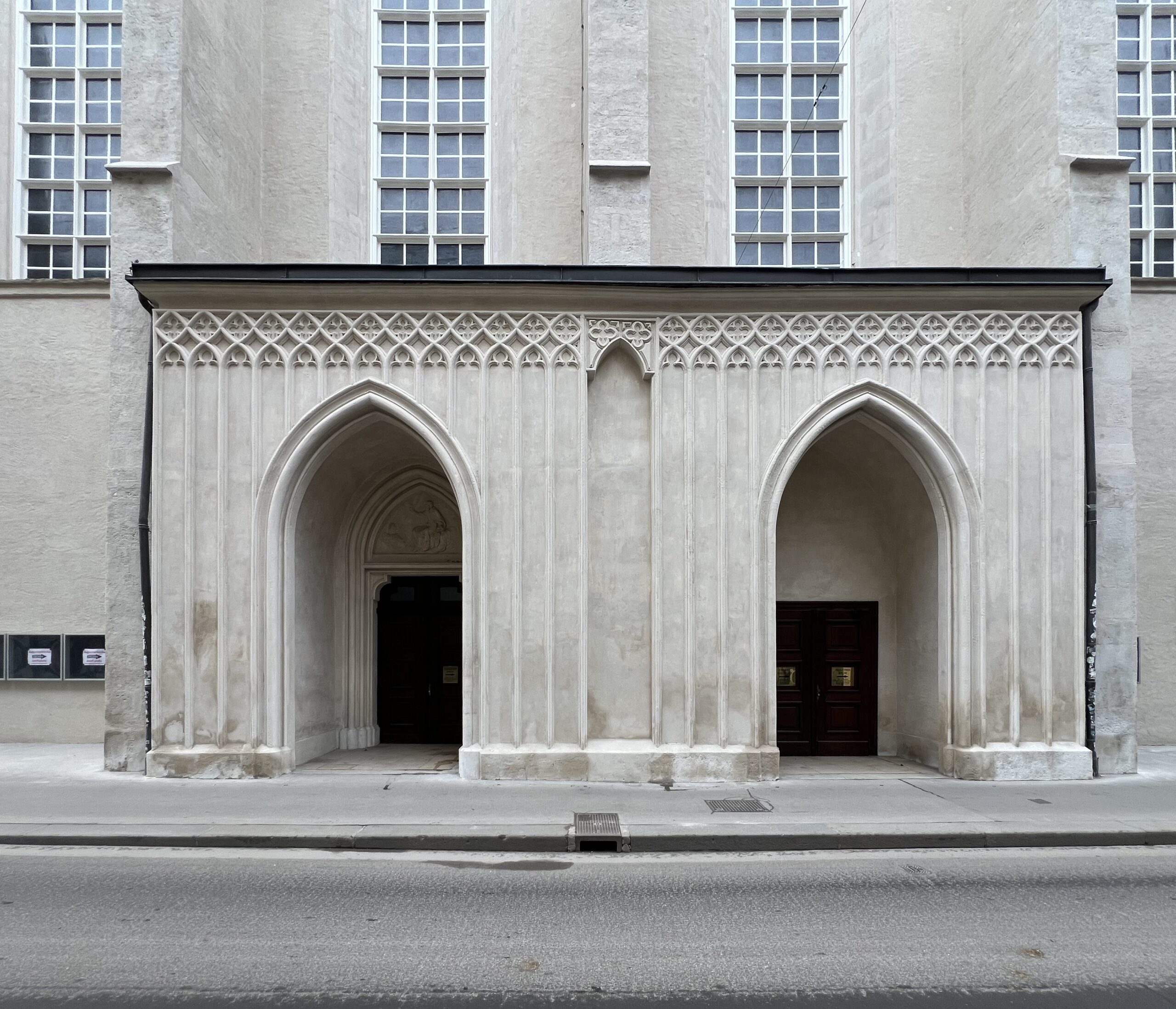 Johann Ferdinand Hetzendorf von Hohenberg, Seitenportal der Augustinerkirche in Wien