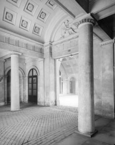 Moriz Nähr, Vestibül im Palais Esterházy-Erdödy in Wien I., Krugerstraße 10, 1910, Fotografie (© & Foto: ÖNB/Wien, 94758BE POR MAG)