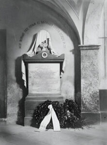 Moreau, Grabstele für die Gruft von Joseph Haydn, errichtet 1820, Fotografie (ÖNB Bildarchiv und Grafiksammlung PCH 22749-B)