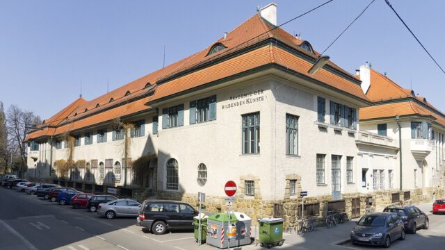 Eduard Zotter, Bildhauerschule der Akademie der bildenden Künste in der Böcklinstraße, 1912 © Wiki Commons