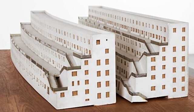 Adolf Loos, Projekt für ein Kleinwohnungshaus (Terrasenhaus), 1923, Modellrekonstruktion 1964 © mumok, Wien